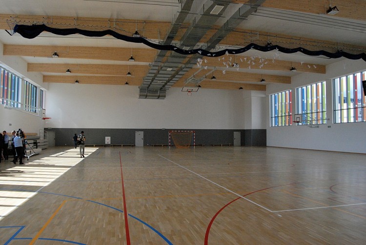 Nowy blok sportowy i basen w szkole na Górnickiego [DUŻO ZDJĘĆ], bas